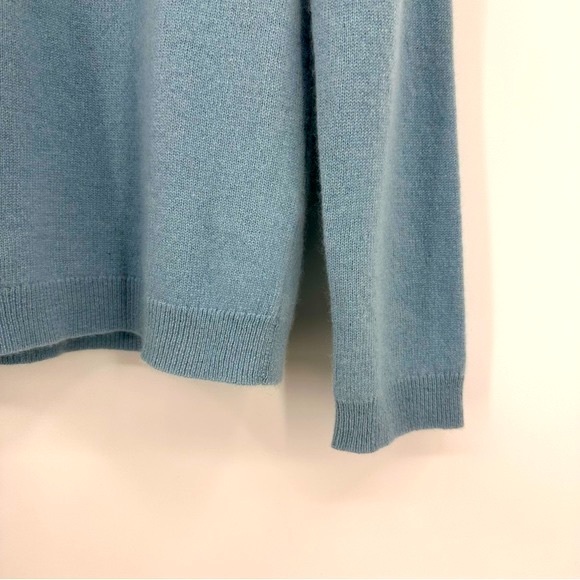 Charter Club Luxury Cashmere Blue V-neck Sweater Size M - Picture 3 of 5